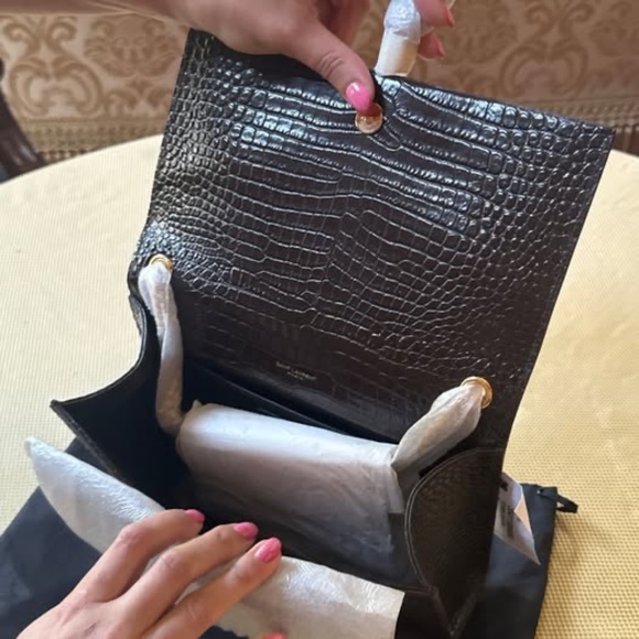 YSL - Saint Laurent - Medium Kate Tassel Bag – Crocodile –deep, chocolate brown - Picture 2 of 4